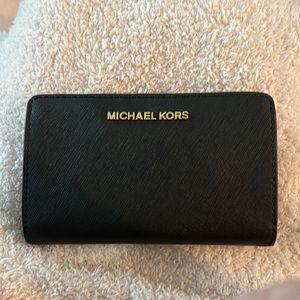 MICHAEL KORS jet set travel wallet. Brand new perfect size
